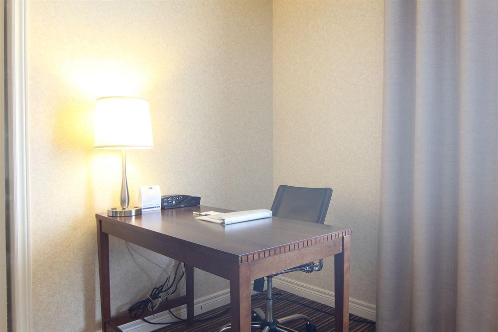 Holiday Inn Express Whitby Oshawa By Ihg Εξωτερικό φωτογραφία