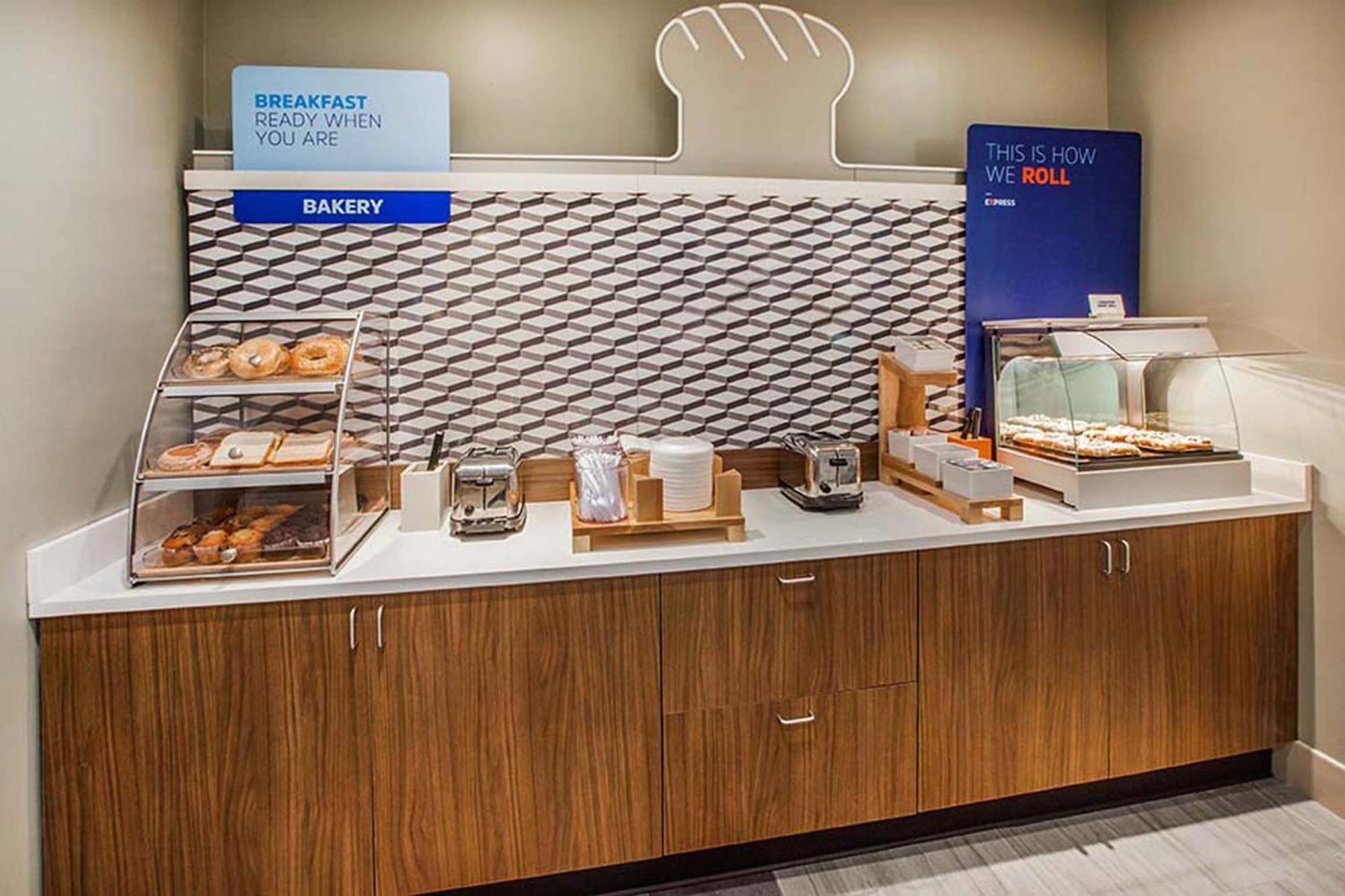 Holiday Inn Express Whitby Oshawa By Ihg Εξωτερικό φωτογραφία