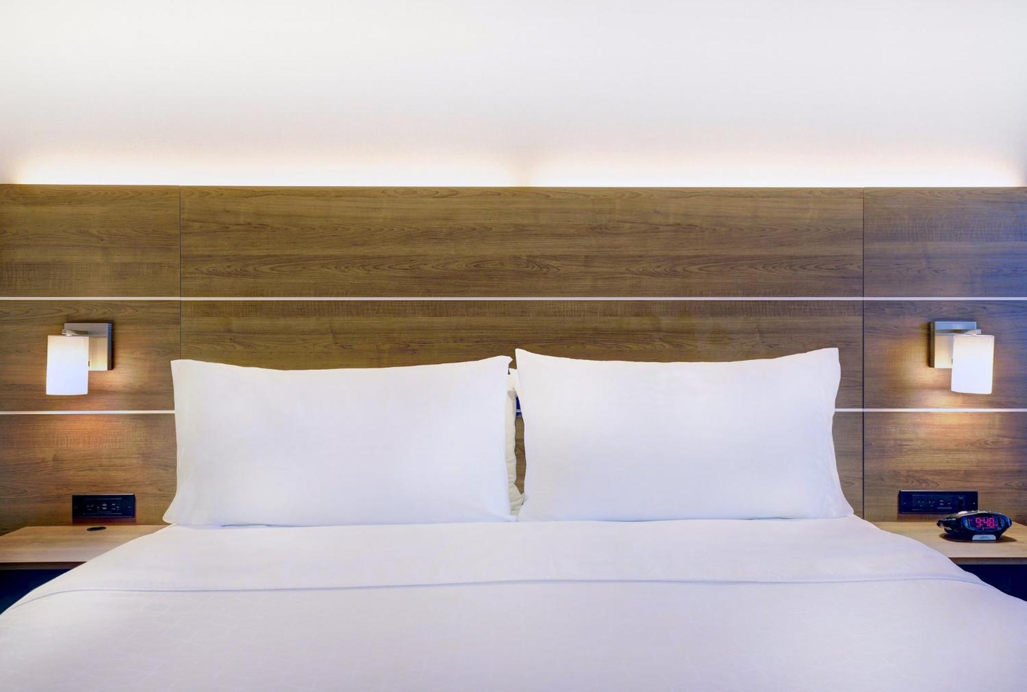 Holiday Inn Express Whitby Oshawa By Ihg Εξωτερικό φωτογραφία