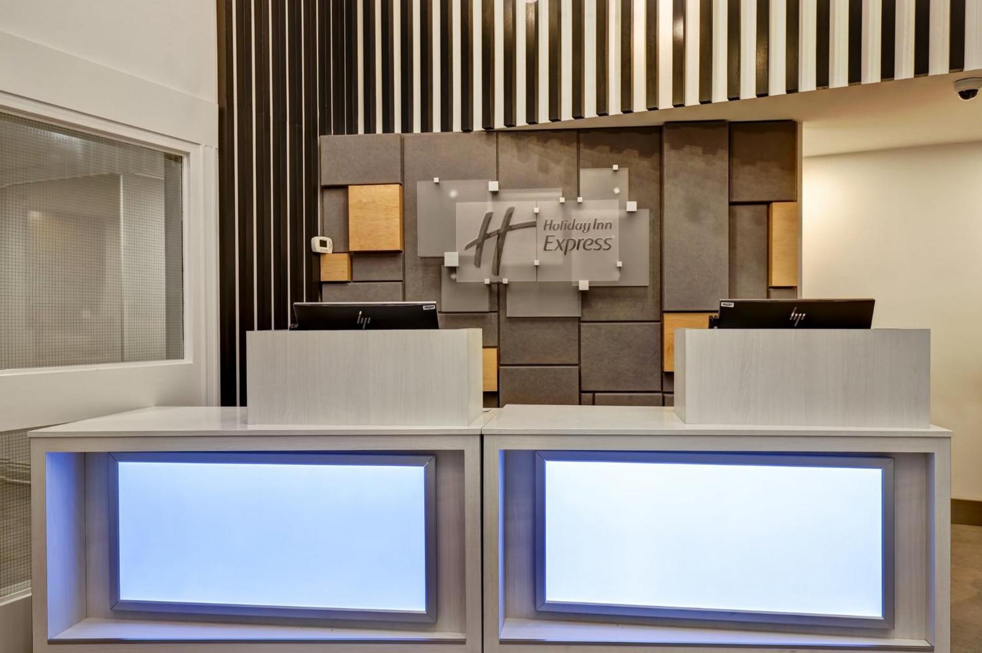Holiday Inn Express Whitby Oshawa By Ihg Εξωτερικό φωτογραφία
