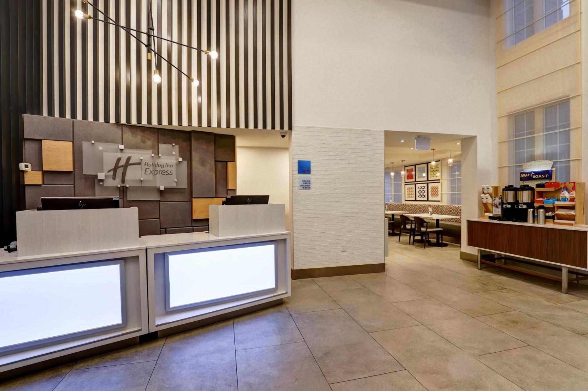 Holiday Inn Express Whitby Oshawa By Ihg Εξωτερικό φωτογραφία