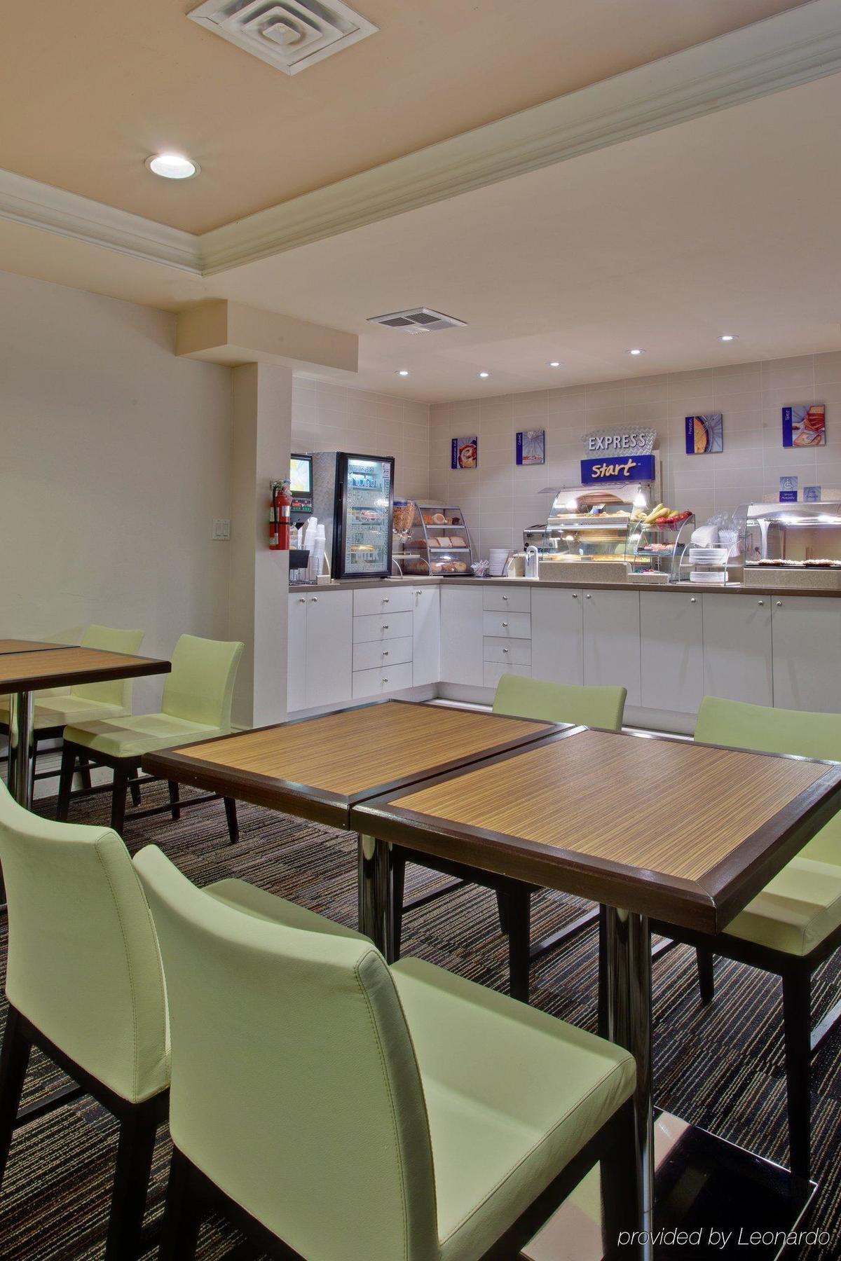 Holiday Inn Express Whitby Oshawa By Ihg Εξωτερικό φωτογραφία
