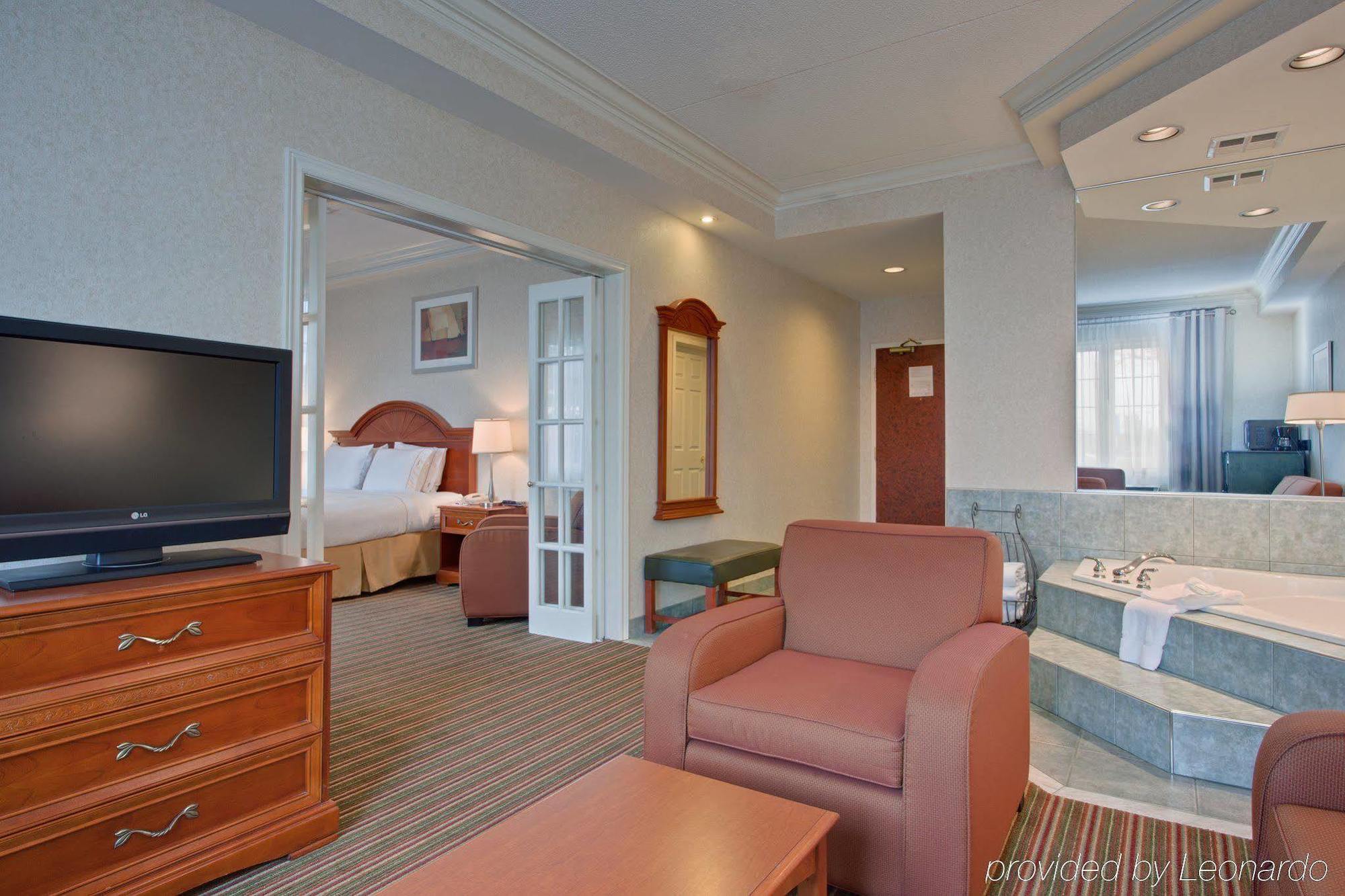 Holiday Inn Express Whitby Oshawa By Ihg Δωμάτιο φωτογραφία